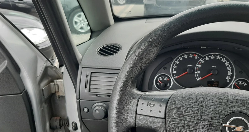 Opel Meriva cena 13999 przebieg: 250000, rok produkcji 2010 z Strzyżów małe 154